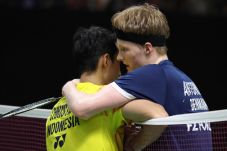 Jonatan Christie: Mohon...