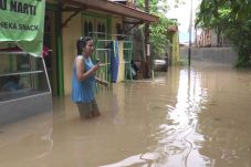 Hujan Seharian, Sungai...
