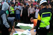 Pelajar SMP Tewas Tersambar...