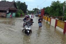 Diguyur Hujan Lagi,...