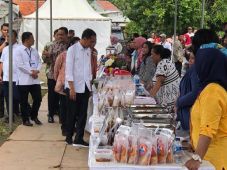 Jokowi Semangati Nasabah...