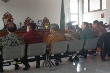 Dicecar Soal Dana Rp1...