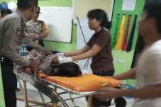 Sekeluarga Tertimbun...