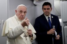 Paus Franciskus Khawatir...