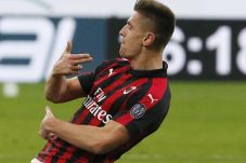 Milan ke Semifinal,...