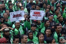 Ribuan Ojek Online Gembira,...