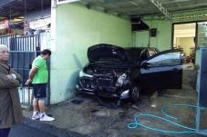 Teror Bakar Mobil Hantui...