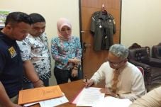 Datangi Kejaksaan, Buni...