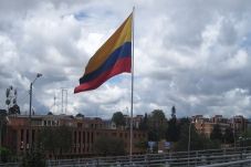Kolombia Bentuk Pusat...