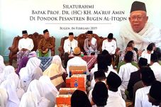 Pola Komunikasi Politik...