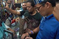Beli Gelang, Sandiaga...