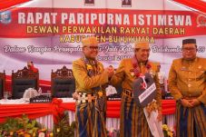 Gubernur Nurdin Abdullah...