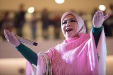 Melly Goeslaw Bangga...