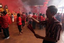 10.000 Jemaat Lakukan...