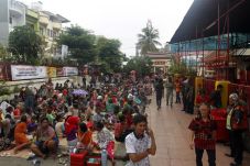 Pemburu Angpau, Wihara...