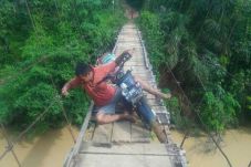 Jembatan Gantung di...