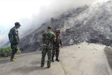 Gunung Karangetang Terus...