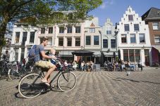 Belanda Bayar Warganya...
