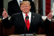 Trump Pertimbangkan...