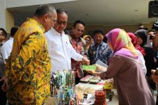 Ribuan Ibu-ibu di Kota...