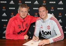 Resmi, Manchester United...