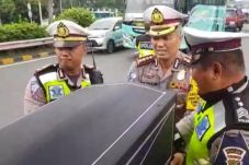 Ambulans Pecah Ban,...