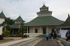 Di Balik Berpindah-pindahnya...