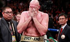 Tyson Fury Batalkan...