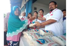 Ratusan Warga Bekasi...