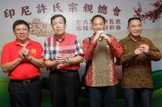 Warga Tionghoa di Jakarta...