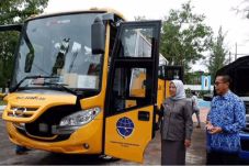 Bus Sekolah Gratis di...