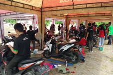 Ratusan Mobil dan Motor...