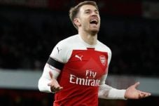 Tinggalkan Arsenal,...