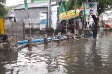 Saluran Air Menyempit,...