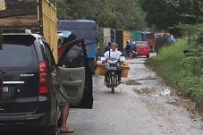 Jalan Provinsi Rusak...