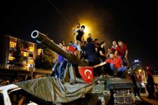 Turki Perintahkan Penahanan...