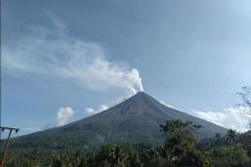 Gunung Karangetang Masih...