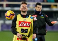 Alasan Napoli Tak Turunkan...