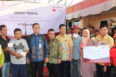 Anies Serahkan Seribu...