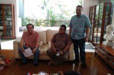 Jelang Debat Capres,...