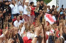 Atraksi Angklung, Ribuan...