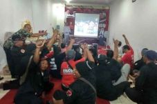 Gelar Nobar, Ibunda...