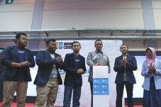 Sekelompok Anak Muda...
