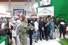 Ribuan Pelajar Banjiri...