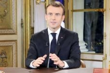 Macron Kutuk Demonstran...