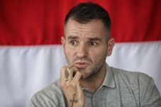 Simon McMenemy Pantau...