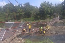 Jembatan Gantung yang...
