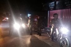 Warga Blokade Jalan,...
