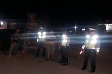 4 Jam Diblokade, Jalan...