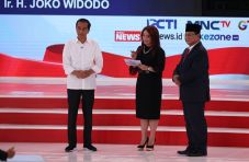 Kubu Prabowo-Sandi Kritisi...